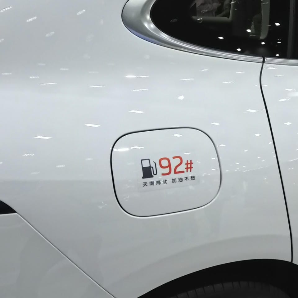 1756901529999935.jpg 智己LS6竖(2)_cr960.jpg